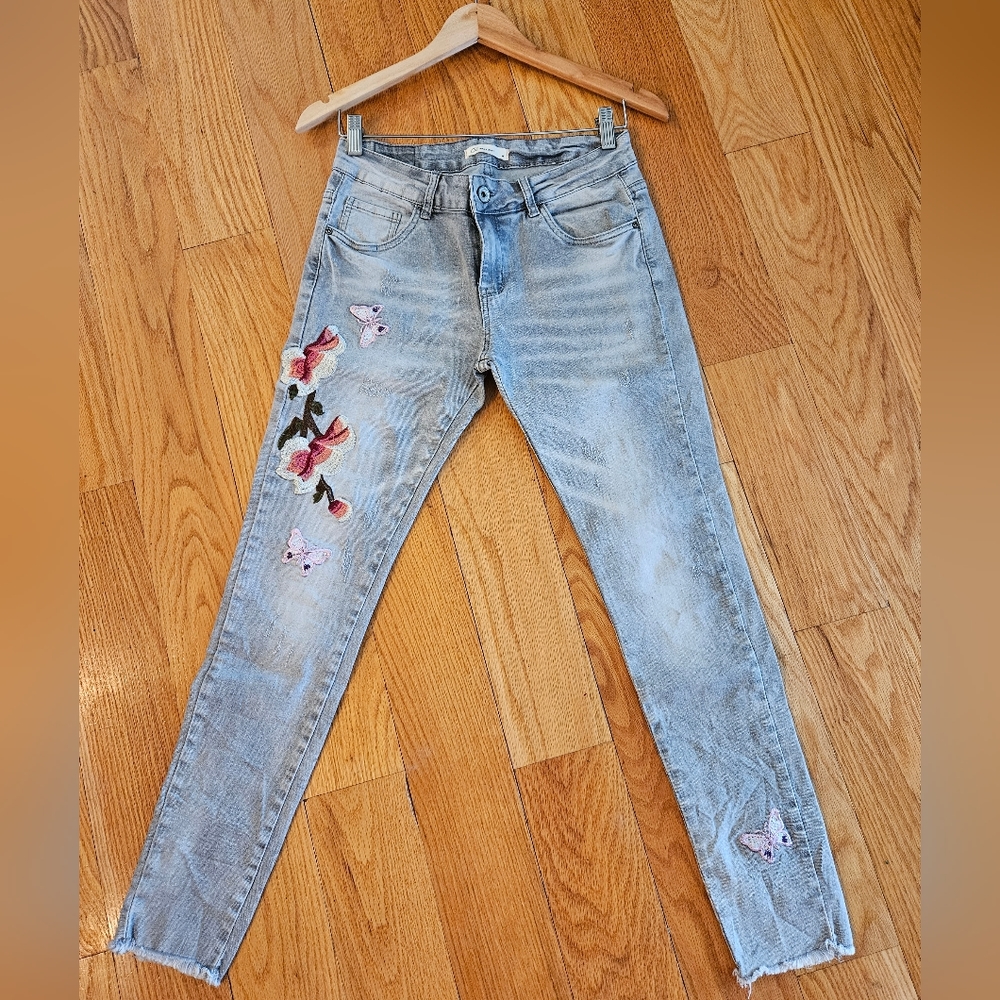 Q2 Unique Denim Jean's, Grey size M